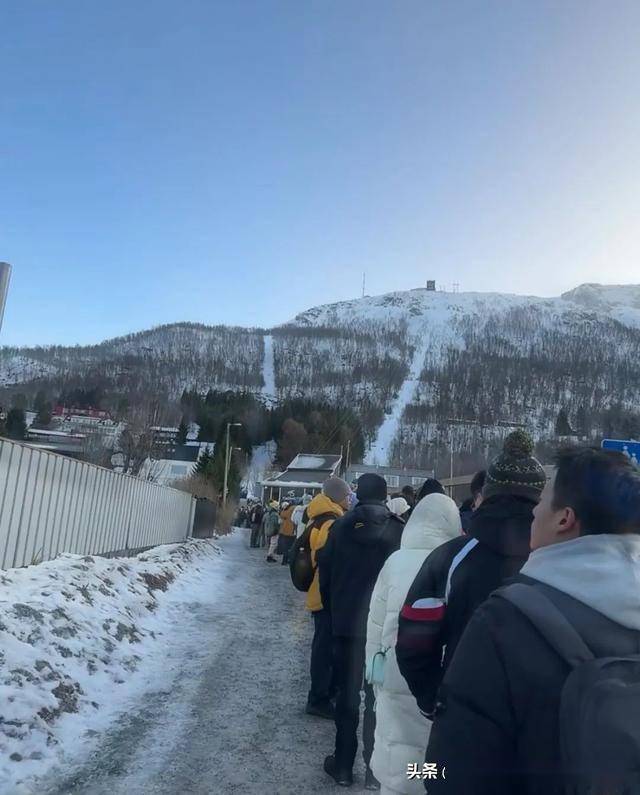 在世界尽头排长队坐最孤独秋千尊龙AG网站中国人北极圈春运(图16)