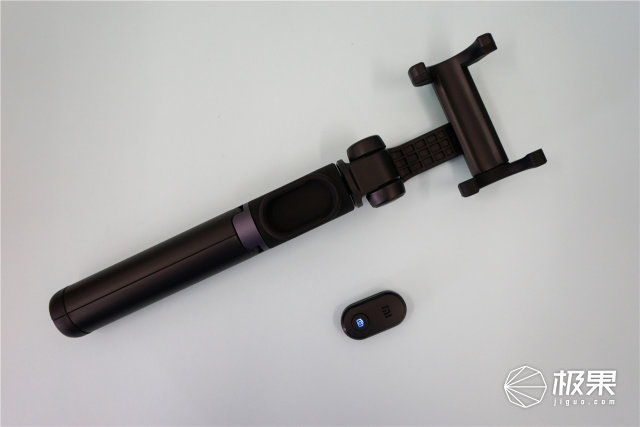 拍杆蓝牙操控还能客串三脚架尊龙凯时带遥控器的小米自(图5) 拍杆蓝牙操控还能客串三脚架尊龙凯时带遥控器的小米自(图5)