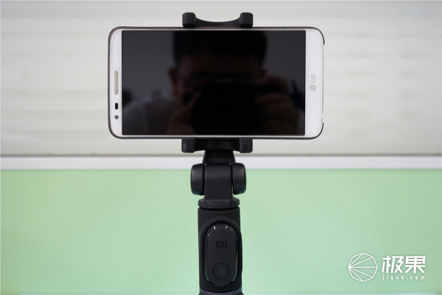 拍杆蓝牙操控还能客串三脚架尊龙凯时带遥控器的小米自(图7)